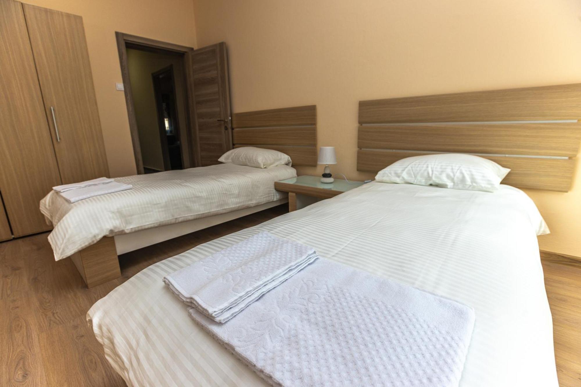 Apartmani Bulevar Цетине Экстерьер фото