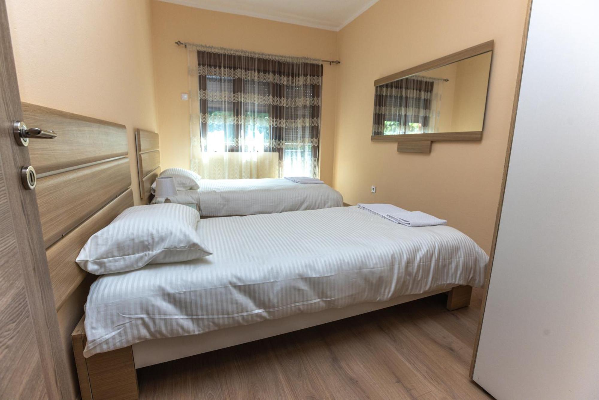 Apartmani Bulevar Цетине Экстерьер фото
